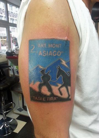 Tatuaggio del Tasi e Tira