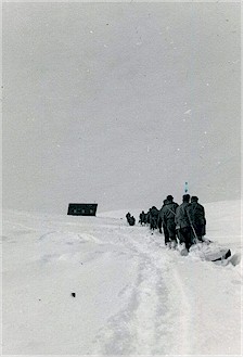 La Batteria 28 valica il Passo Giovo anno 1963