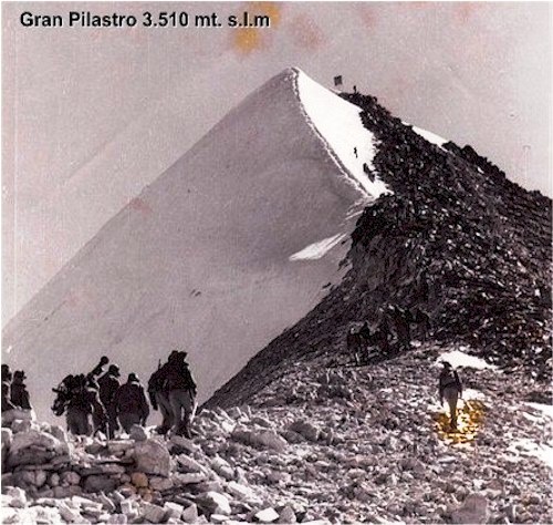 Salita sul Gran Pilastro della 30 btr. con pezzi d'artiglieria