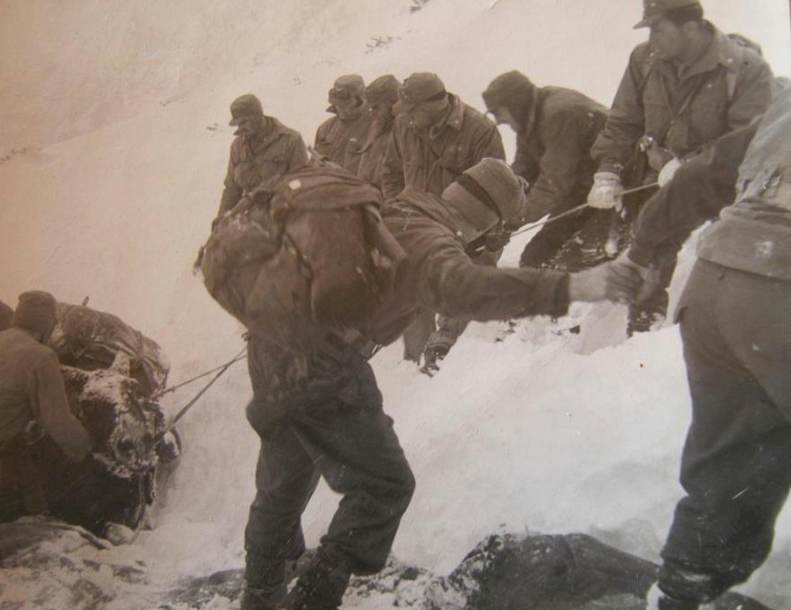 Salvataggio del Mulo affondato nella neve