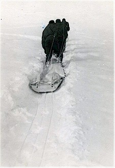Slitta per trasporto sezioni di obice dell'artiglieria da montagna